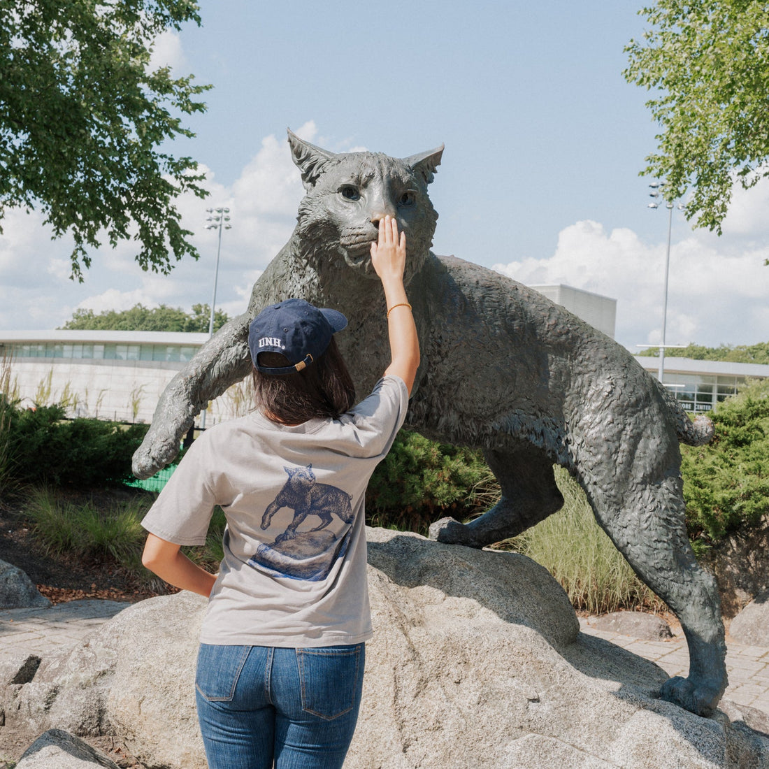 UNH Wildcat Short Sleeve T-Shirt - Washed Grey